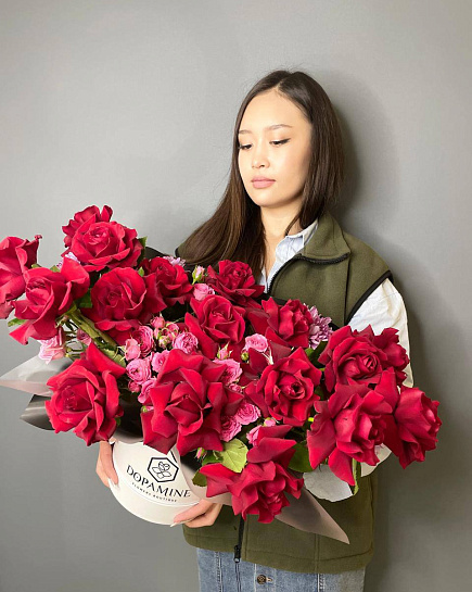 Цветы в коробке с доставкой по Астане