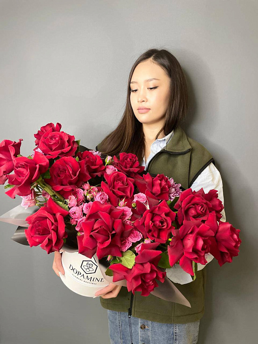 Цветы в коробке - купить в Астане с доставкой